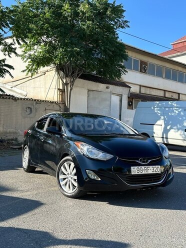Hyundai Elantra-12