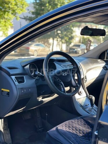 Hyundai Elantra-3