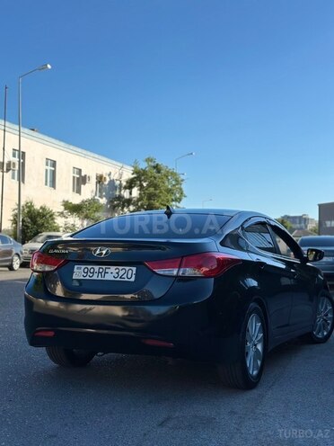 Hyundai Elantra-6