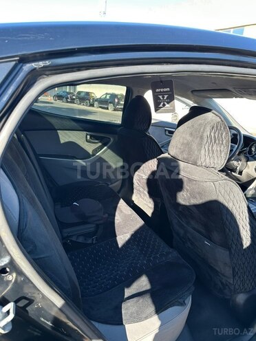Hyundai Elantra-5
