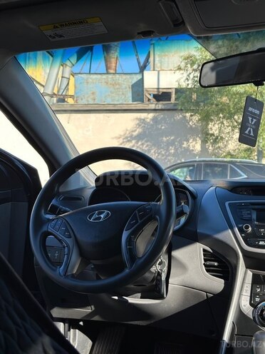 Hyundai Elantra-2