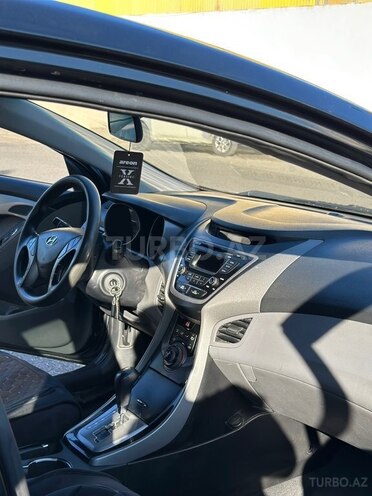 Hyundai Elantra-4