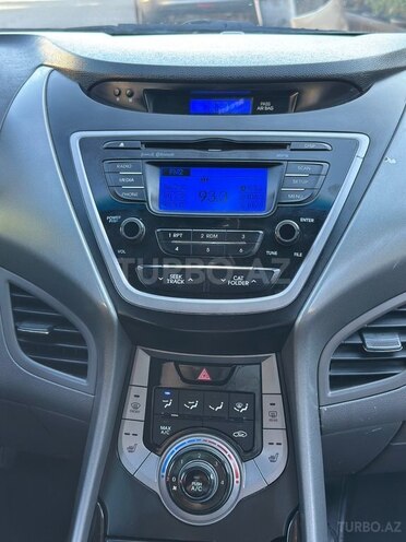 Hyundai Elantra-7