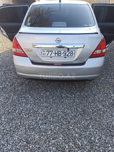 Nissan Tiida-4