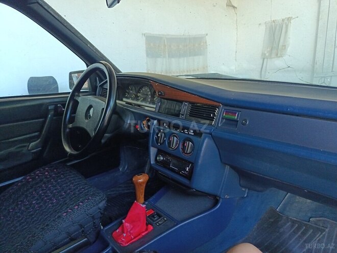 Mercedes 190-2