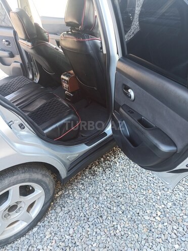 Nissan Tiida-6