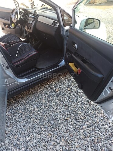 Nissan Tiida-7
