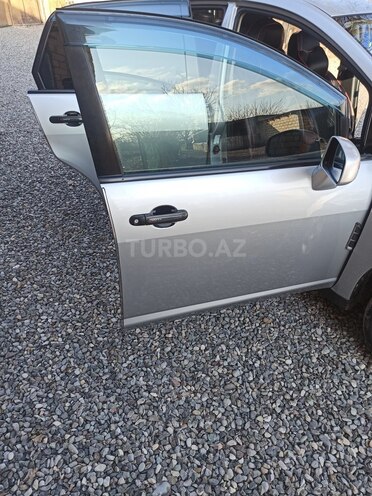 Nissan Tiida-8