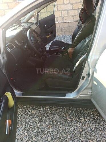 Nissan Tiida-10