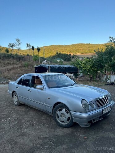 Mercedes E 200-3