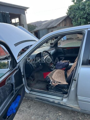 Mercedes E 200-8