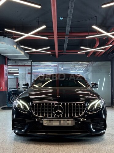 Mercedes E 220 d-3