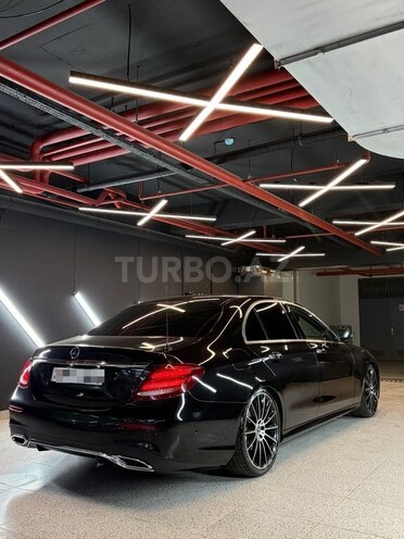Mercedes E 220 d-4