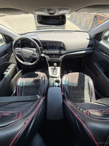 Hyundai Elantra-7