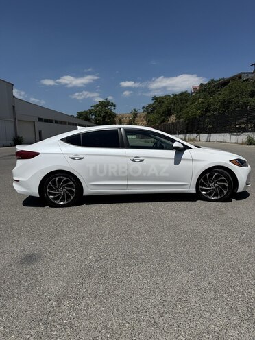 Hyundai Elantra-6
