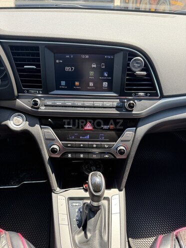 Hyundai Elantra-10