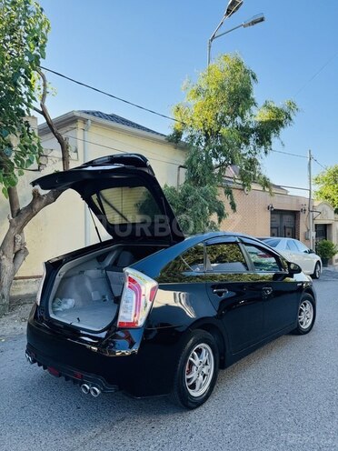 Toyota Prius-7
