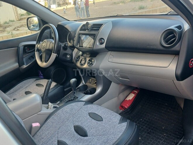 Toyota RAV4-16