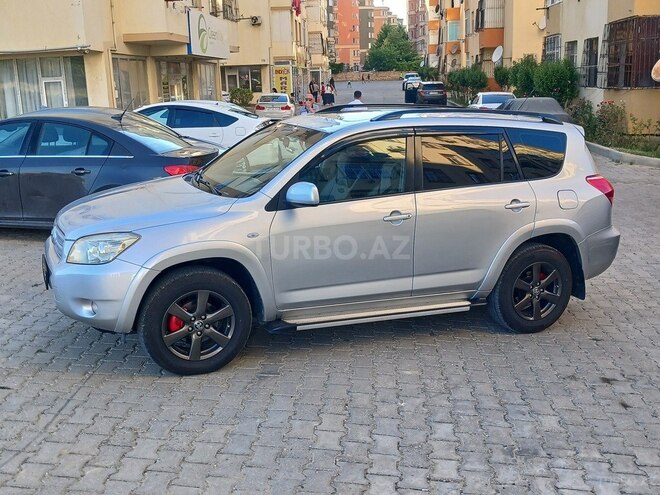 Toyota RAV4-12