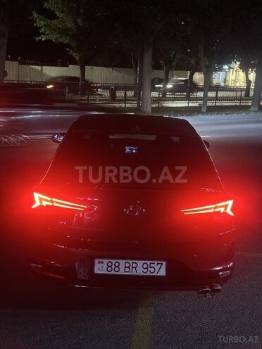 Hyundai Elantra-10
