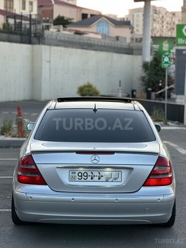 Mercedes E 240-5