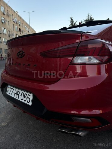 Hyundai Elantra-11