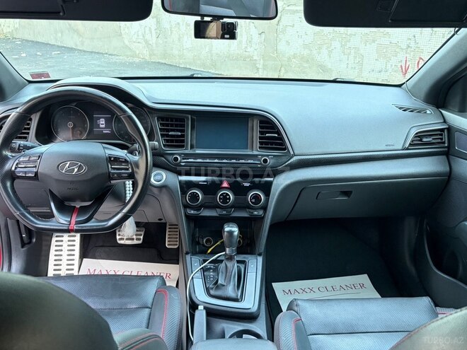 Hyundai Elantra-3