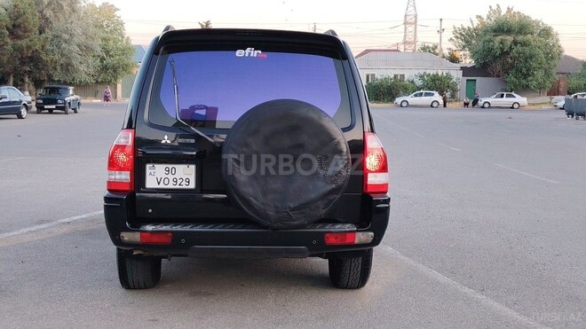 Mitsubishi Pajero-2