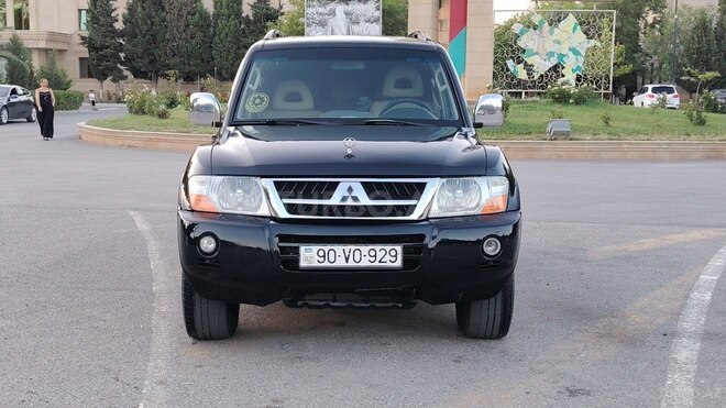 Mitsubishi Pajero-1