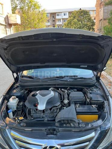 Hyundai Sonata-14