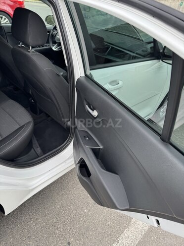 Kia Rio-12