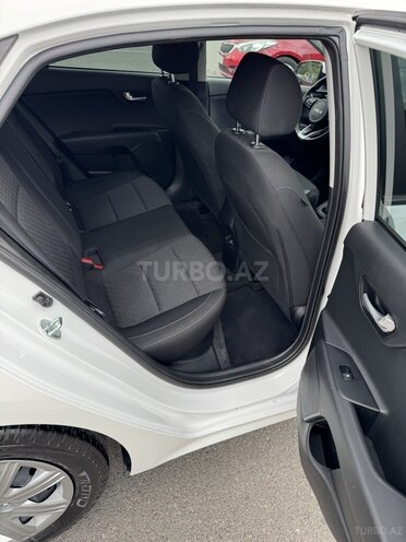 Kia Rio-11