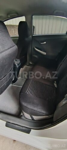 Toyota Prius-13