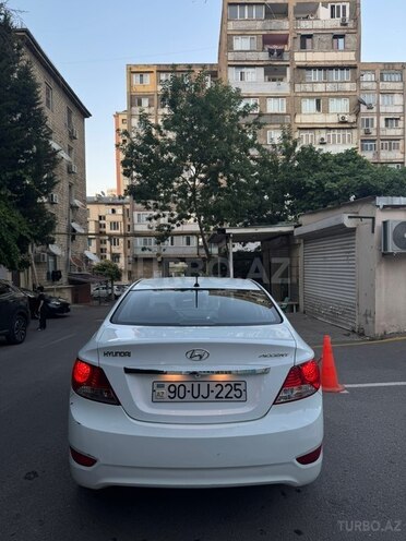 Hyundai Accent-2