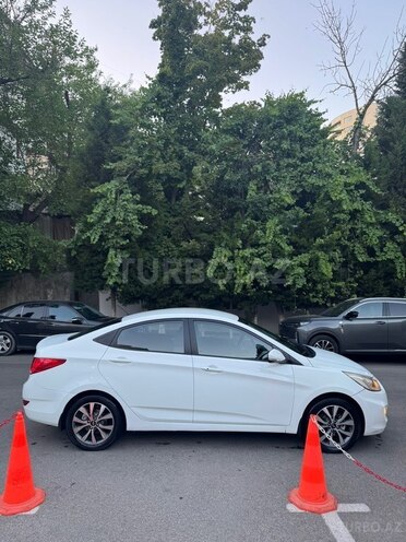Hyundai Accent-3