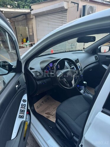 Hyundai Accent-7