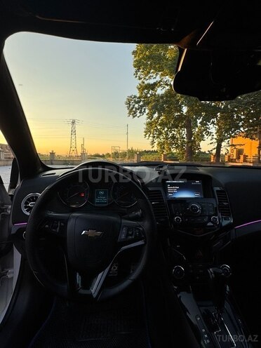 Chevrolet Cruze-13