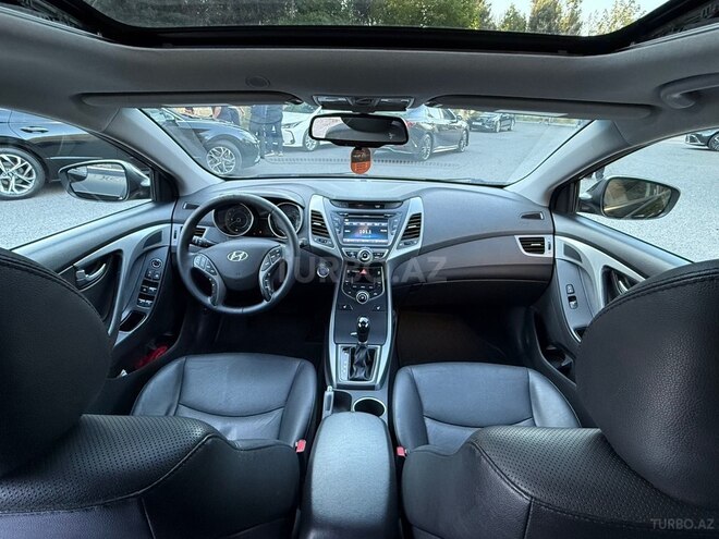 Hyundai Elantra-11