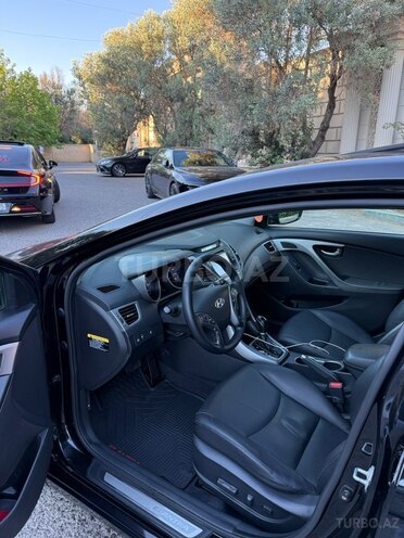 Hyundai Elantra-13