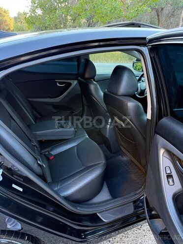 Hyundai Elantra-15