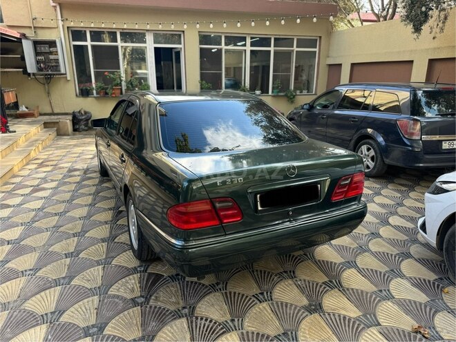 Mercedes E 230-3
