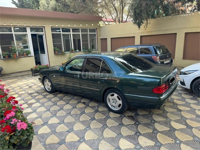 Mercedes E 230-4