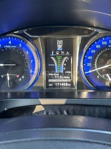 Toyota Camry-14