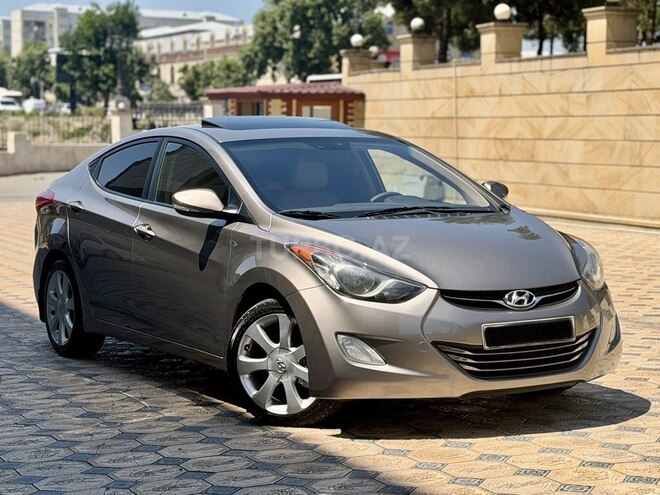 Hyundai Elantra-2