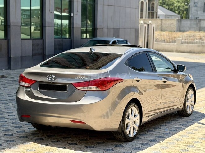 Hyundai Elantra-5