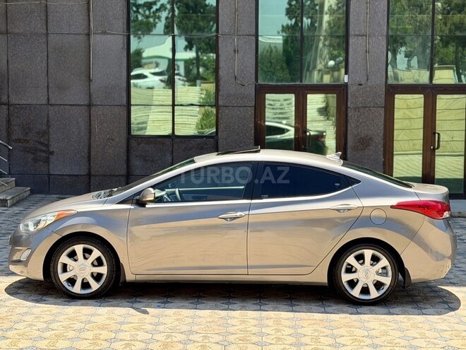 Hyundai Elantra-6