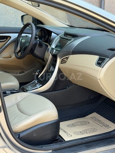Hyundai Elantra-9
