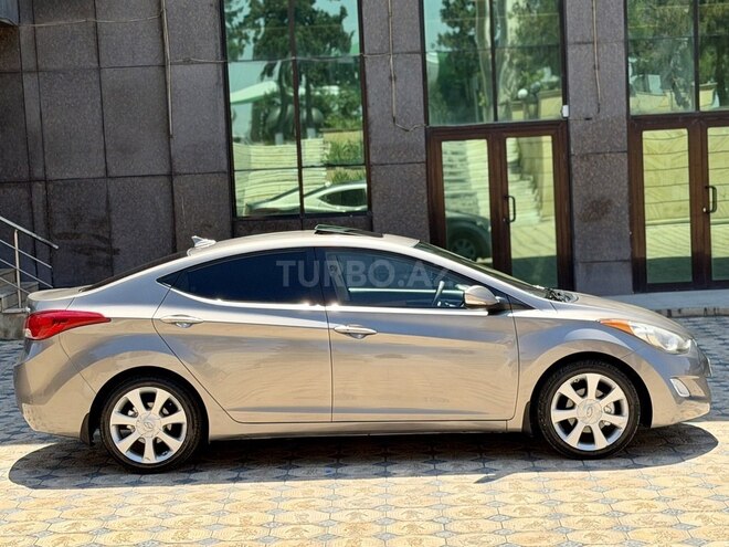 Hyundai Elantra-7