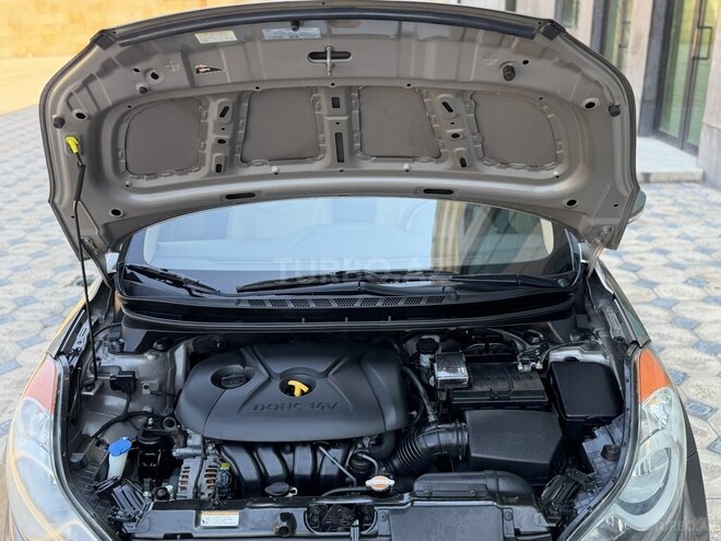 Hyundai Elantra-10