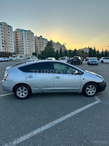 Toyota Prius-12